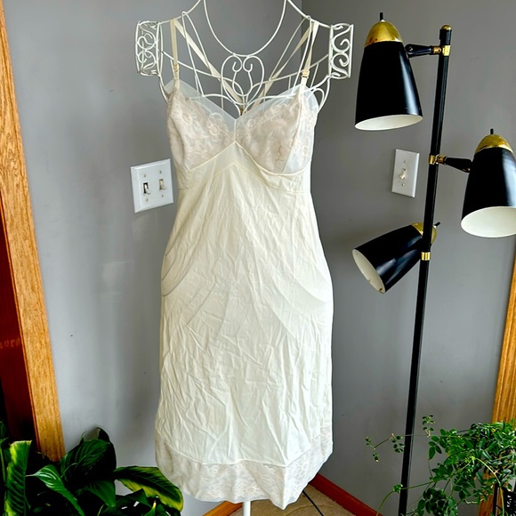 Vanity Fair Other - Vintage slip Sz L